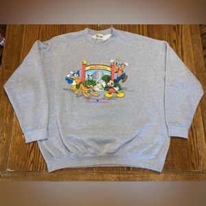 Vintage Rare Walt Disney World Gray Sweatshirt Crew Neck